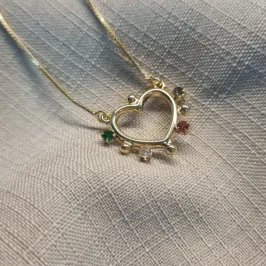 COLAR OURO CORAÇÃO VAZADO COLOR