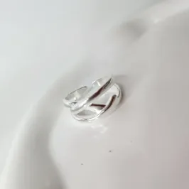 ANEL PRATA AJUSTÁVEL ENTRELAÇADO