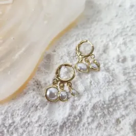 BRINCO OURO ARGOLA 3 PÉROLAS