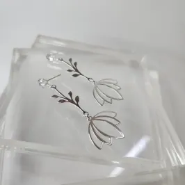 BRINCO PRATA FLOR DE LOTUS