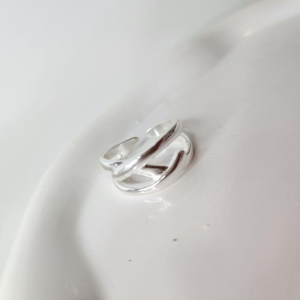 ANEL PRATA AJUSTÁVEL ENTRELAÇADO