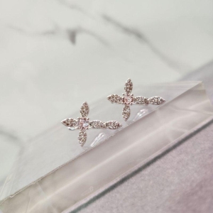 BRINCO PRATA CRUCIFIXO LUXO