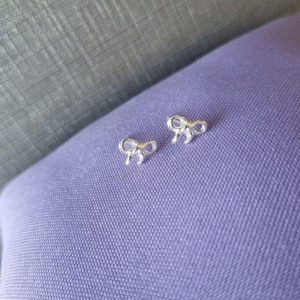 BRINCO PRATA LACINHO