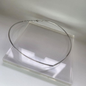 COLAR AÇO GARGANTILHA FIO CURVADO