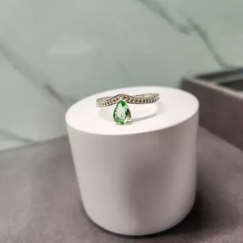 ANEL PRATA GOTINHA VERDE