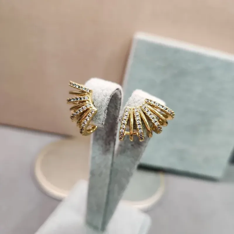 BRINCO OURO CONCHA ZIRCONIAS