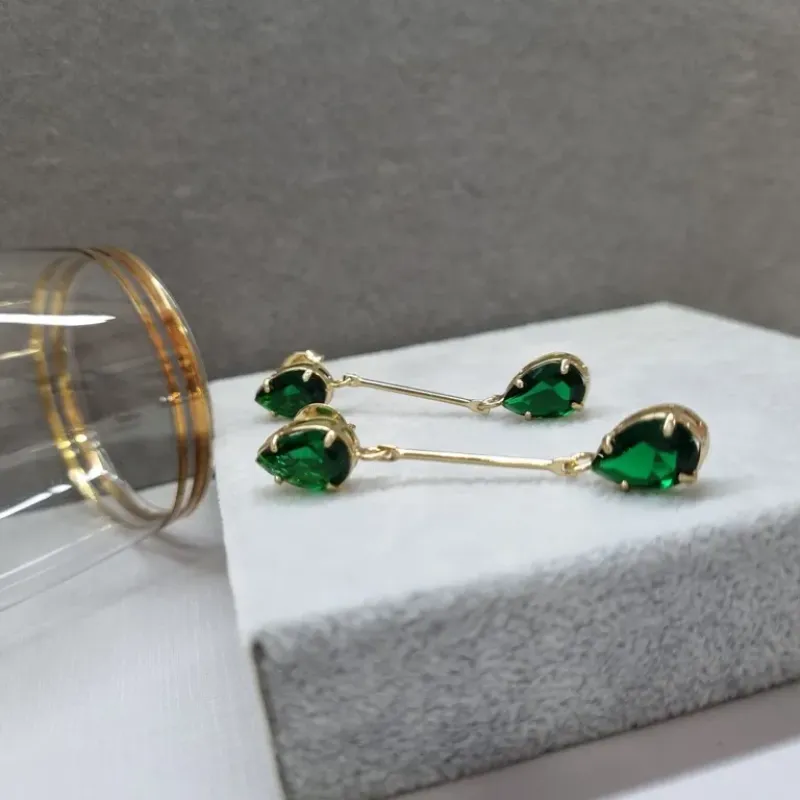 BRINCO OURO PINO ESMERALDA GOTA