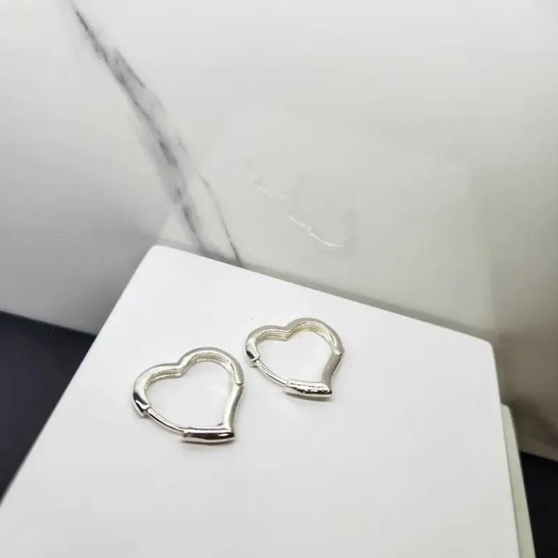 BRINCO PRATA ARGOLA CORAÇÃO G