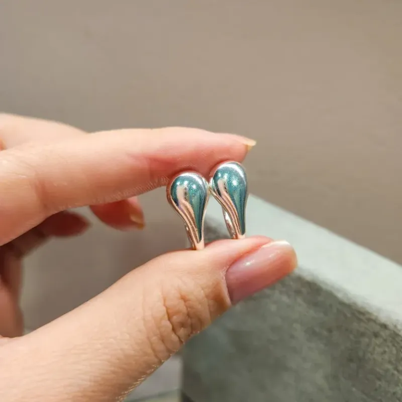 BRINCO PRATA ARGOLA GOTA CHAP