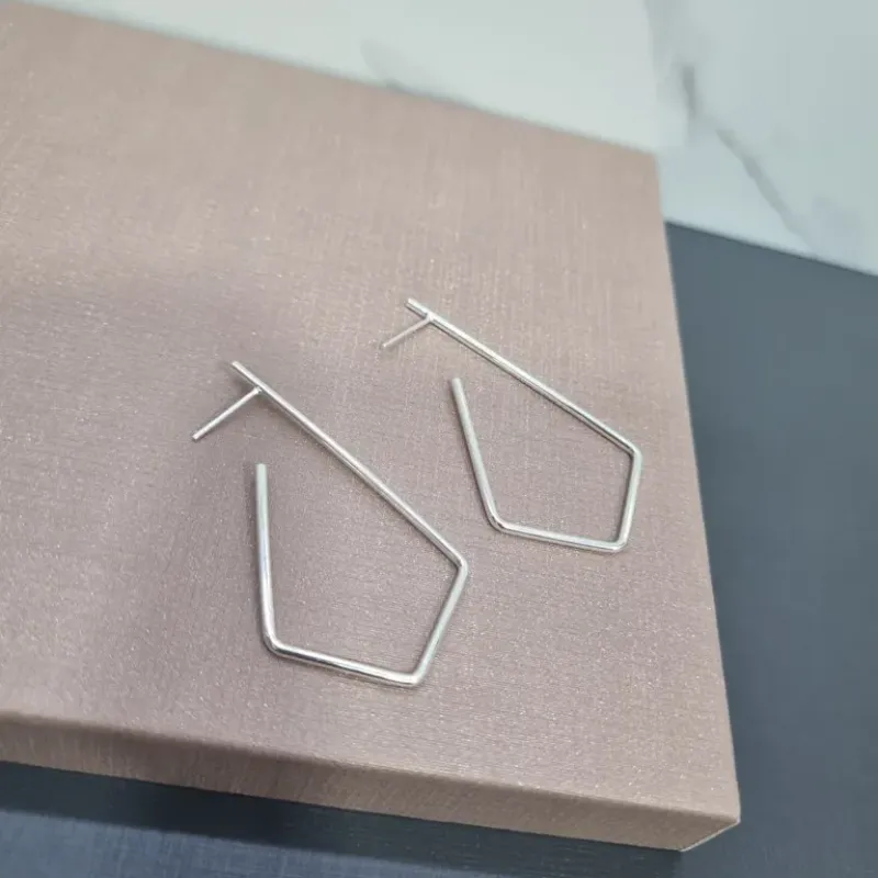 BRINCO PRATA ARGOLA LOSANGO M