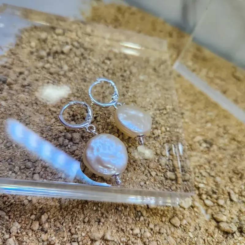 BRINCO PRATA ARGOLA PÉROLA B