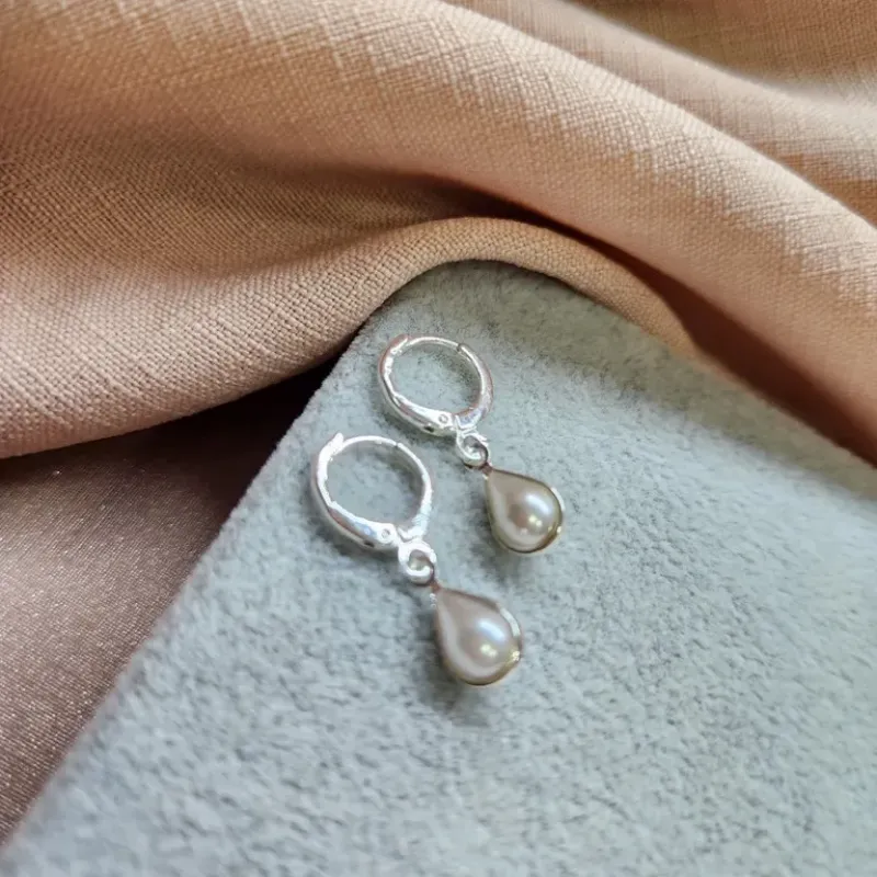 BRINCO PRATA ARGOLA PÉROLA GOTA