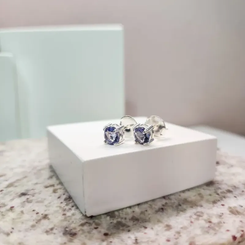 BRINCO PRATA CIRCULO P TANZANITA