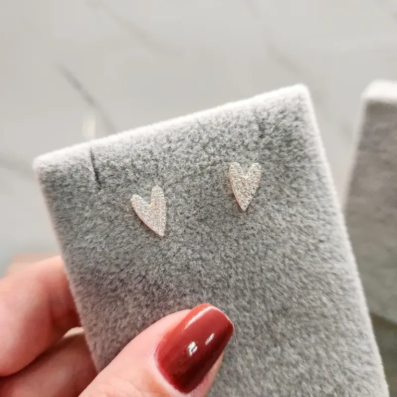 BRINCO PRATA CORAÇÃO TORTO