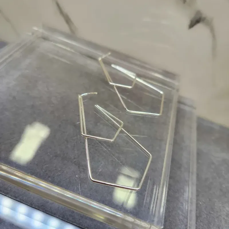 BRINCO PRATA LOSANGO CAMANDAS