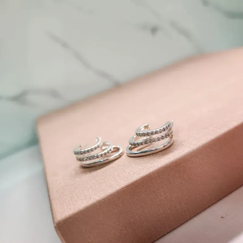 BRINCO PRATA MEIA ARGOLA LISA ZIRC