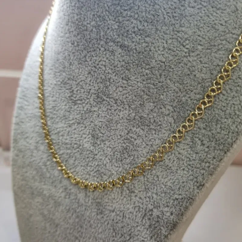 COLAR OURO CORAÇÕES VAZADOS