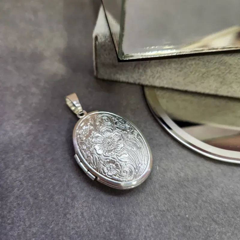 PINGENTE PRATA RELICÁRIO OVAL