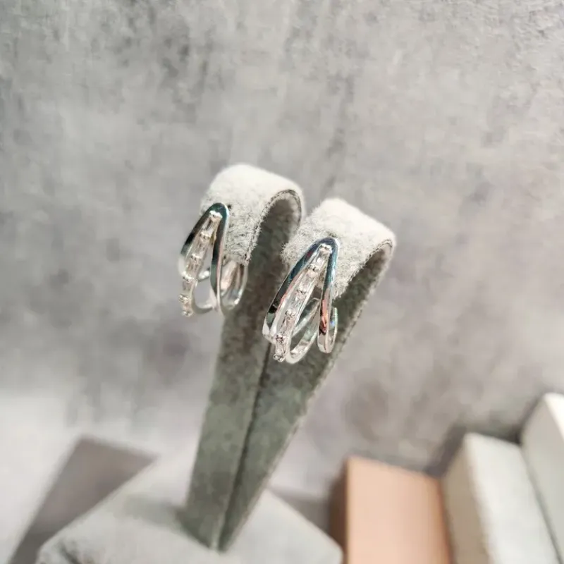 BRINCO PRATA MEIA ARGOLA NAV LISA