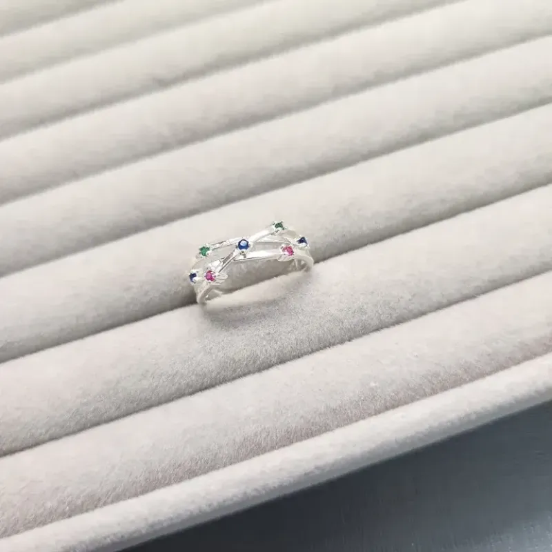 ANEL PRATA ENTRELAÇADO COLOR