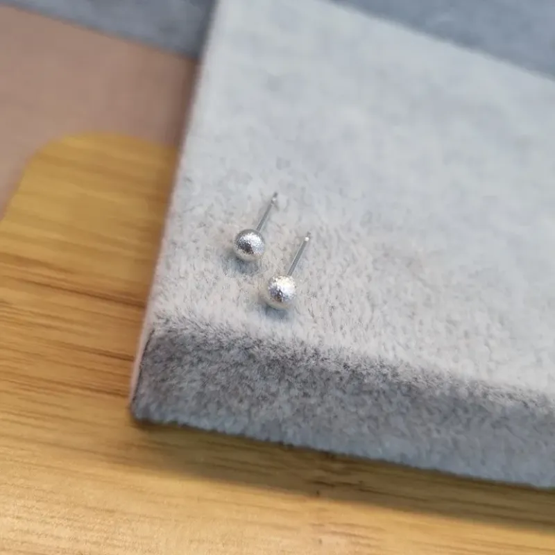 BRINCO PRATA BOLA CRAQUELADA P