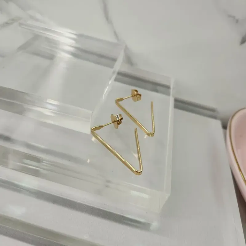 BRINCO OURO ARGOLA TRIANGULO M