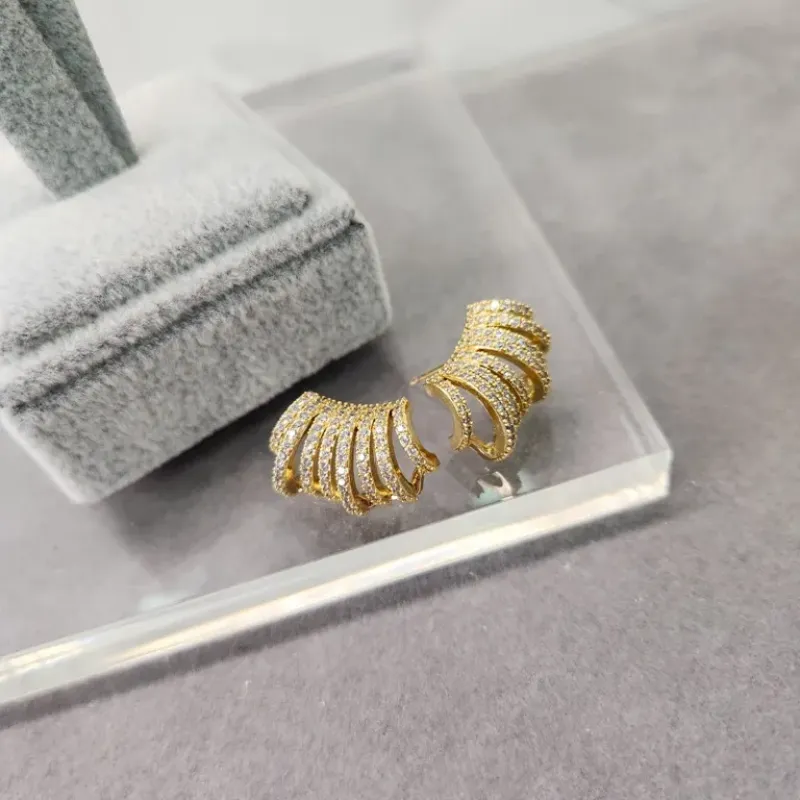 BRINCO OURO CONCHA FESTA ZIRC