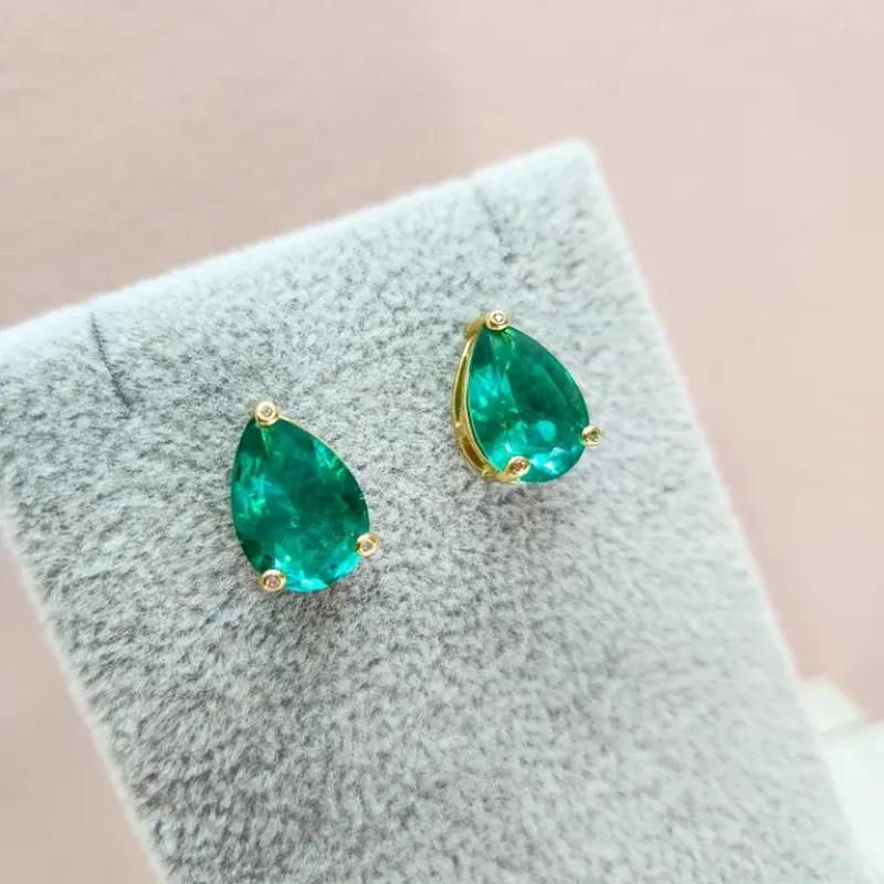 BRINCO OURO GOTA 3 PONTOS ESMERALDA