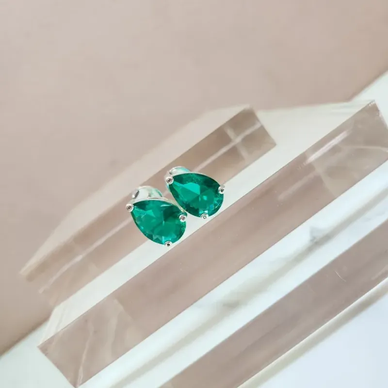 BRINCO PRATA GOTA 3 PONTOS ESMERALDA