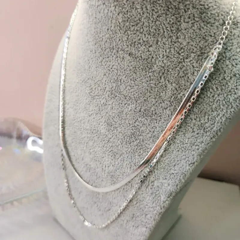 COLAR PRATA DUPLO FITA QUADR