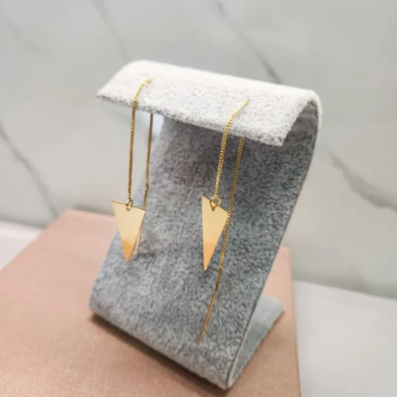 BRINCO OURO FIO TRIANGULO