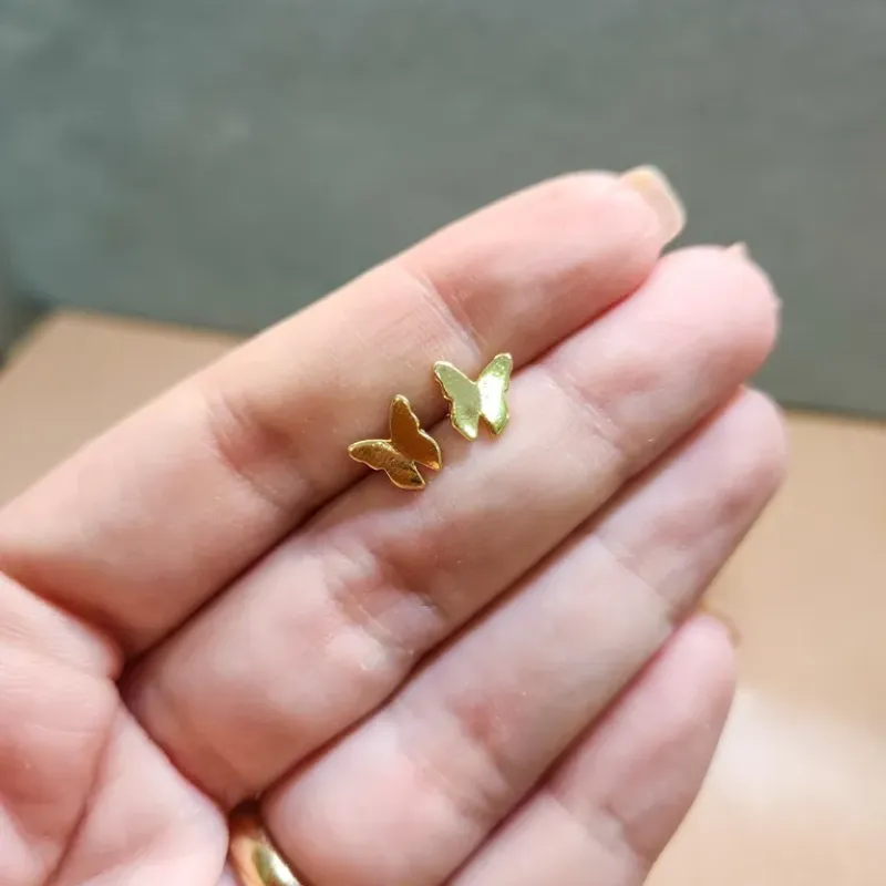 BRINCO OURO MINI BORBOLETA ORIGAMI
