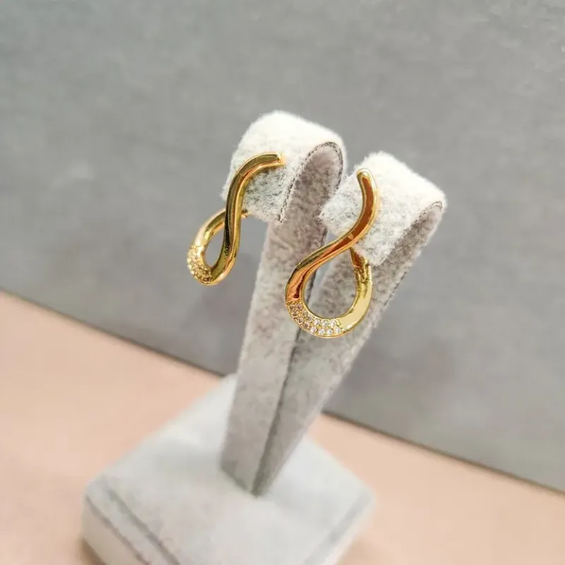 BRINCO OURO OITO ZIRC