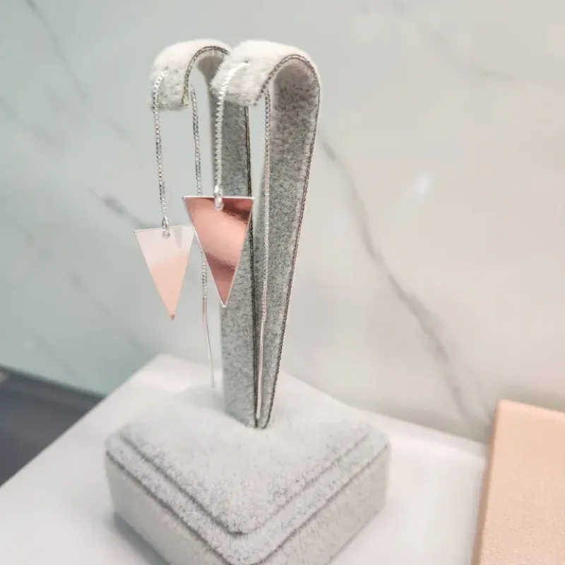 BRINCO PRATA FIO TRIANGULO