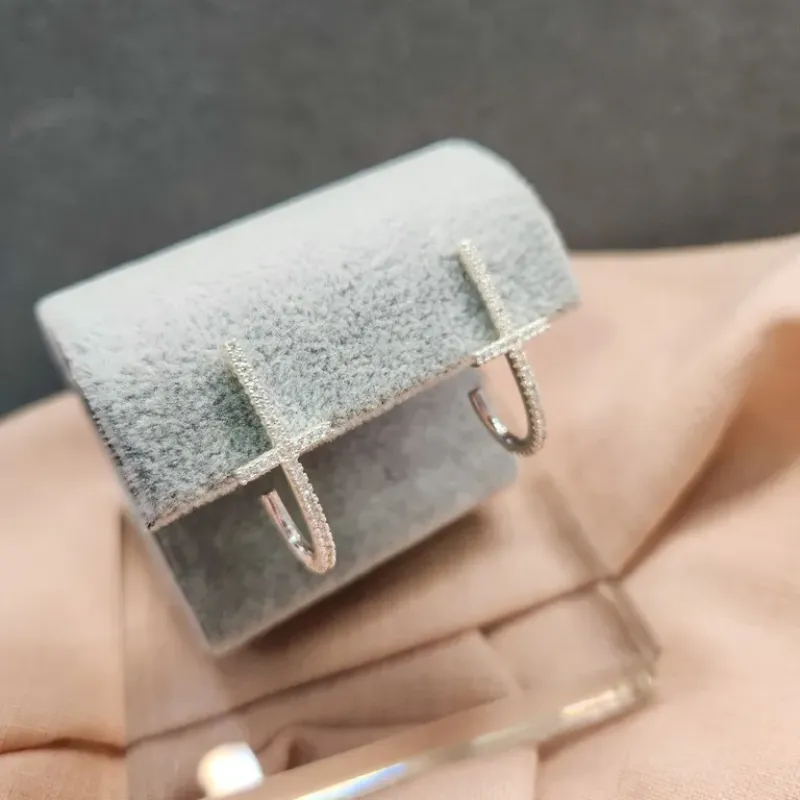 BRINCO ARGOLA PRATA PINO CRUZ Z