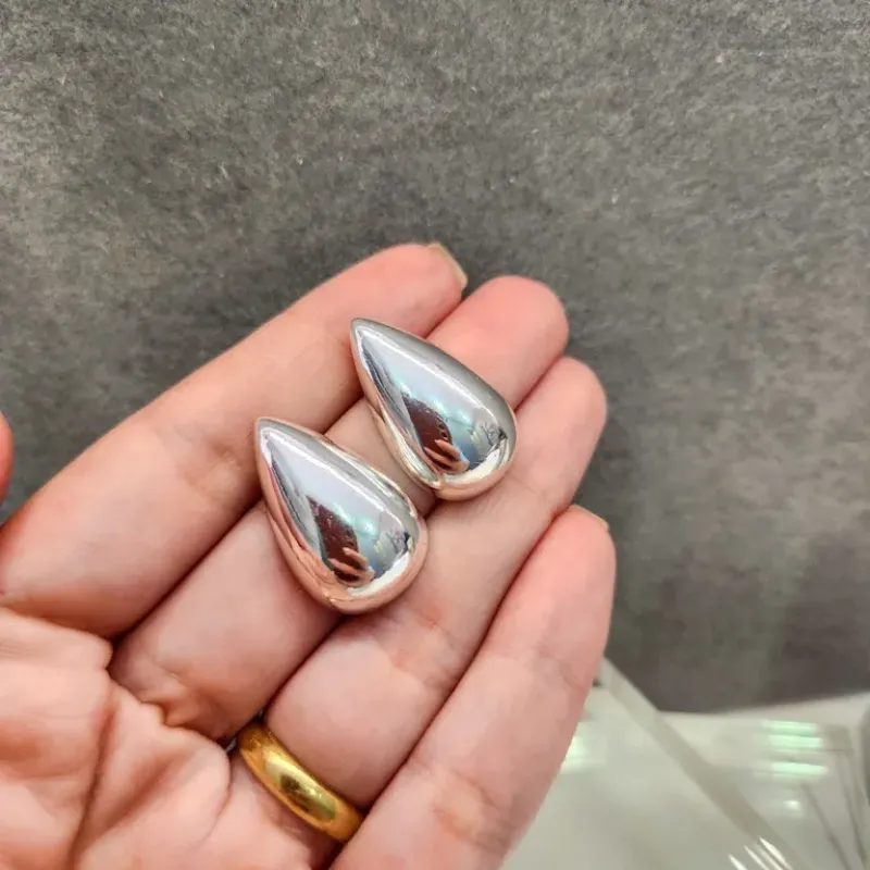 BRINCO PRATA GOTA GORDINHA