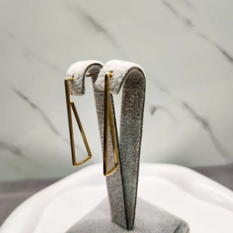 BRINCO OURO ARGOLA TRIANG FINO