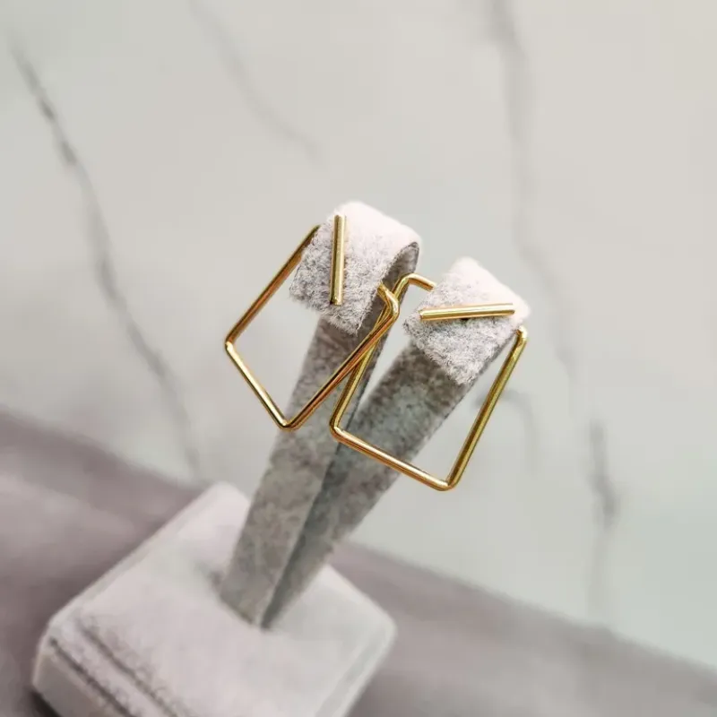 BRINCO OURO PINO RETANGULO