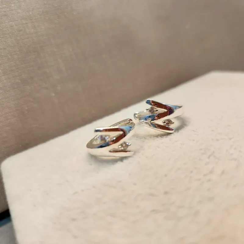 BRINCO PRATA ARGOLA DOIS PONTOS DE LUZ