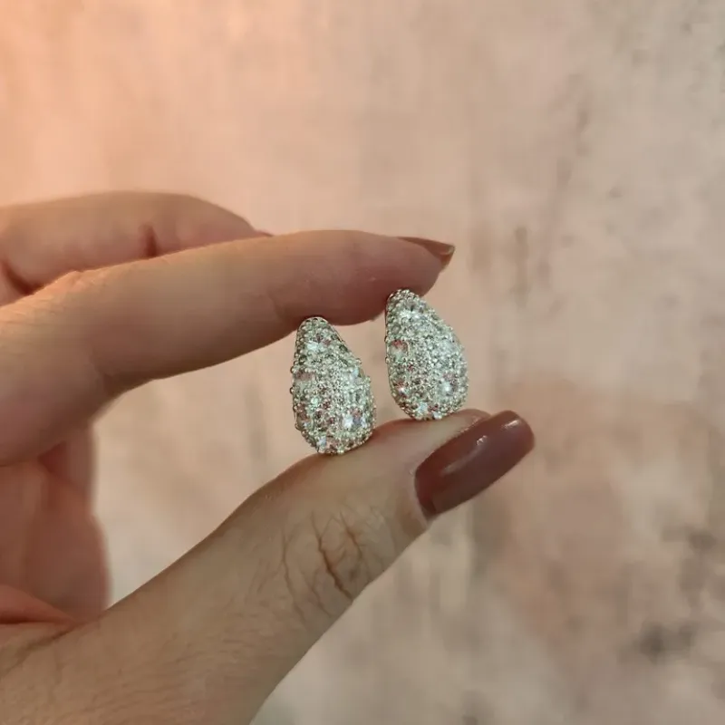 BRINCO PRATA GOTA CRAVEJADA COM ZIRC