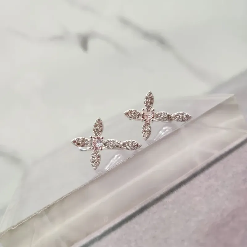 BRINCO PRATA CRUCIFIXO LUXO