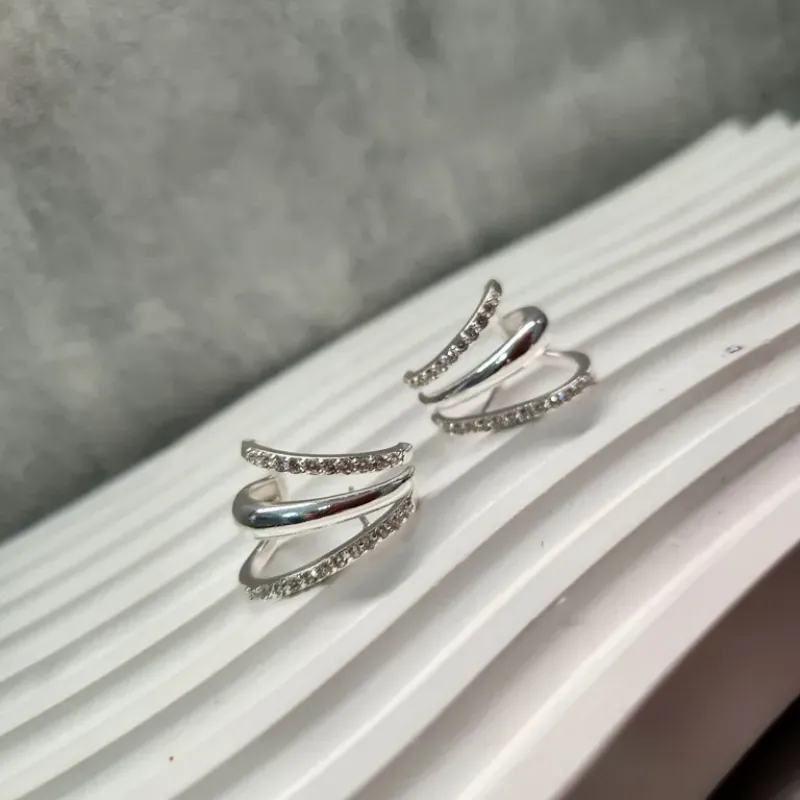 BRINCO PRATA EAR HOOK GARRA LISA ZIR