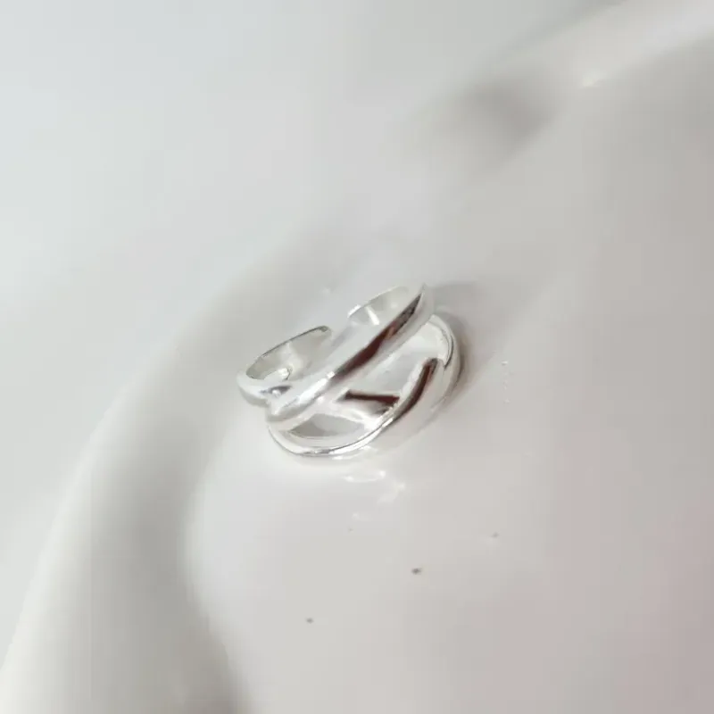 ANEL PRATA AJUSTÁVEL ENTRELAÇADO