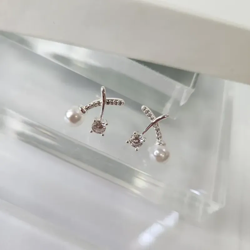 BRINCO PRATA CEREJA PÉROLA