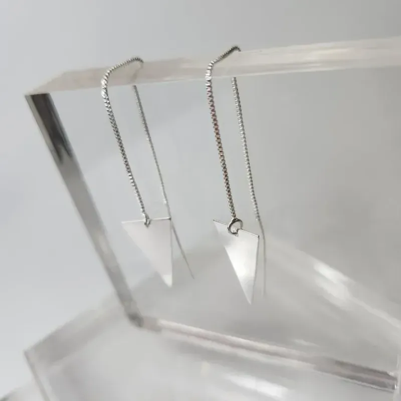 BRINCO PRATA FIO TRIANGULO