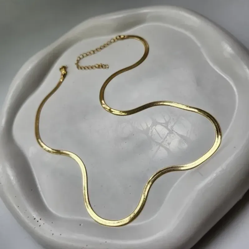 COLAR OURO FITA CHAPADA