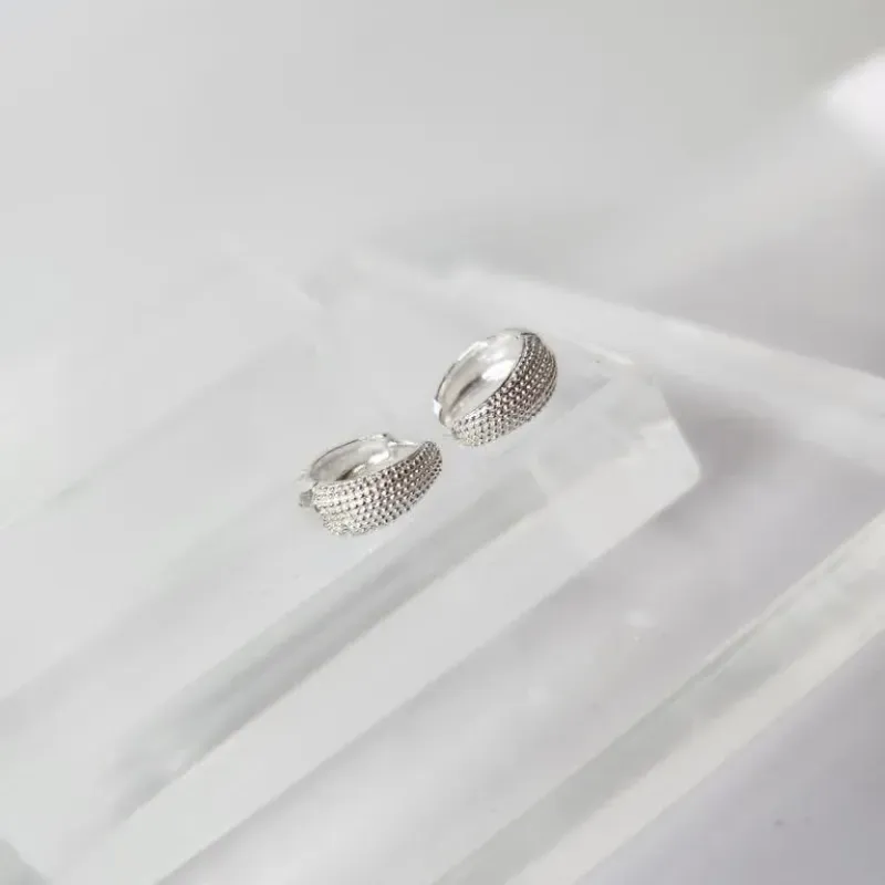 BRINCO PRATA ARGOLA CRAQUELADA M