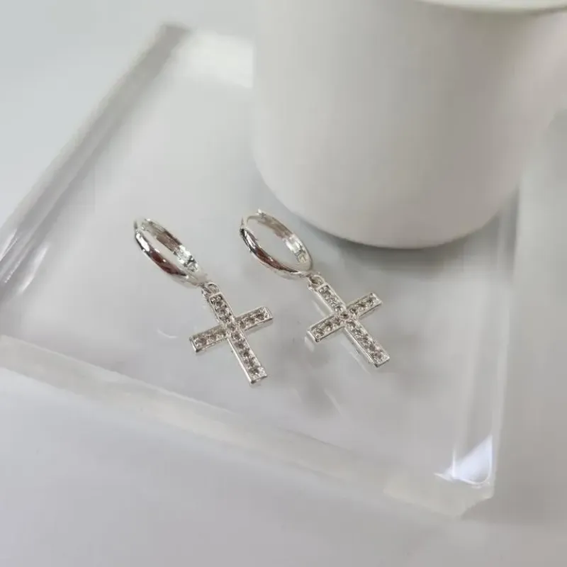 BRINCO PRATA ARGOLA CRUZ Z