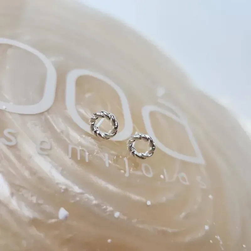 BRINCO PRATA CIRC ASPIRAL P