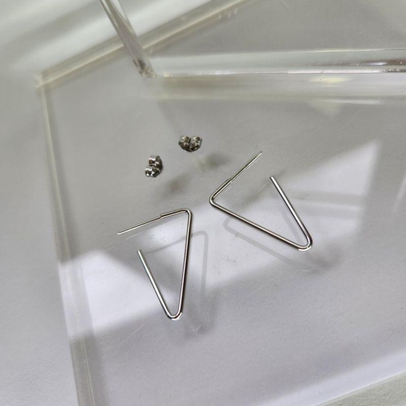 BRINCO AÇO ARGOLA TRIANGULO
